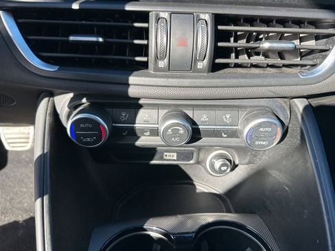 Used 2023 Alfa Romeo Giulia Veloce image 25