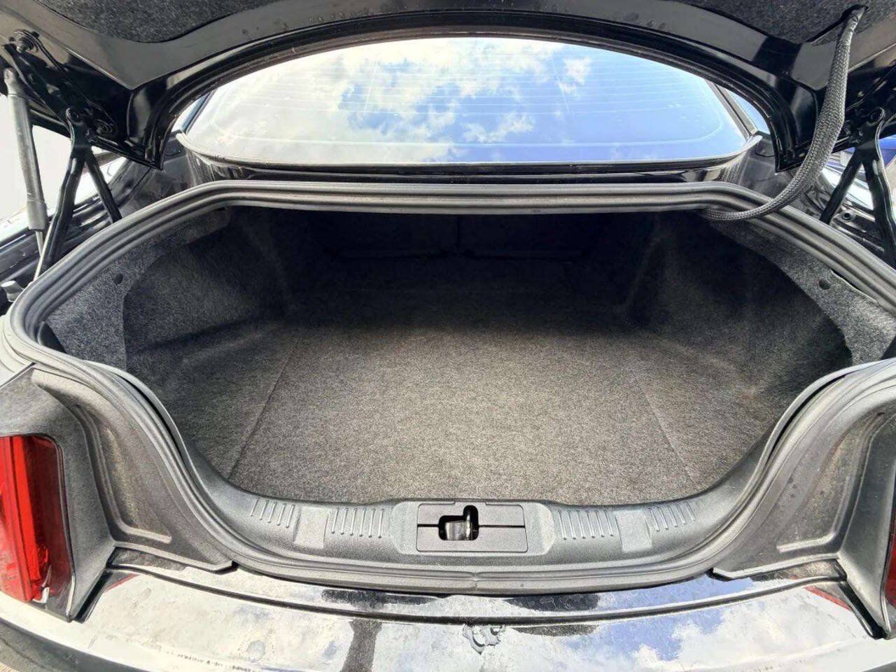 Used 2017 Ford Mustang GT RWD image 5