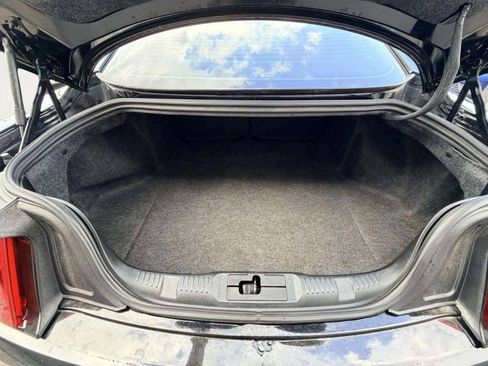 Used 2017 Ford Mustang GT RWD image 5