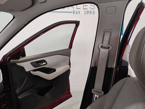 Used 2023 Nissan Rogue SV FWD image 32