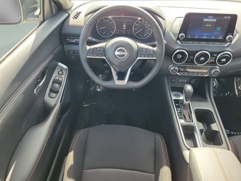 Used 2025 Nissan Sentra SR FWD image 13