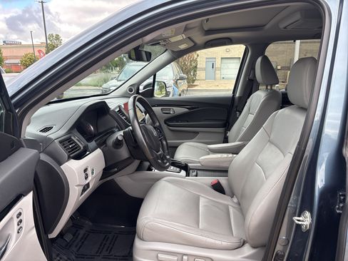 Used 2019 Honda Pilot Touring image 11