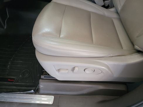 Used 2024 GMC Sierra 1500 SLT AWD/4WD image 12