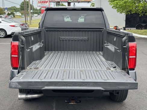 Used 2025 Toyota Tacoma SR5 AWD/4WD image 16
