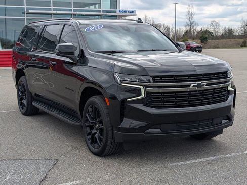 Used 2022 Chevrolet Suburban RST w/ Luxury Package image 3