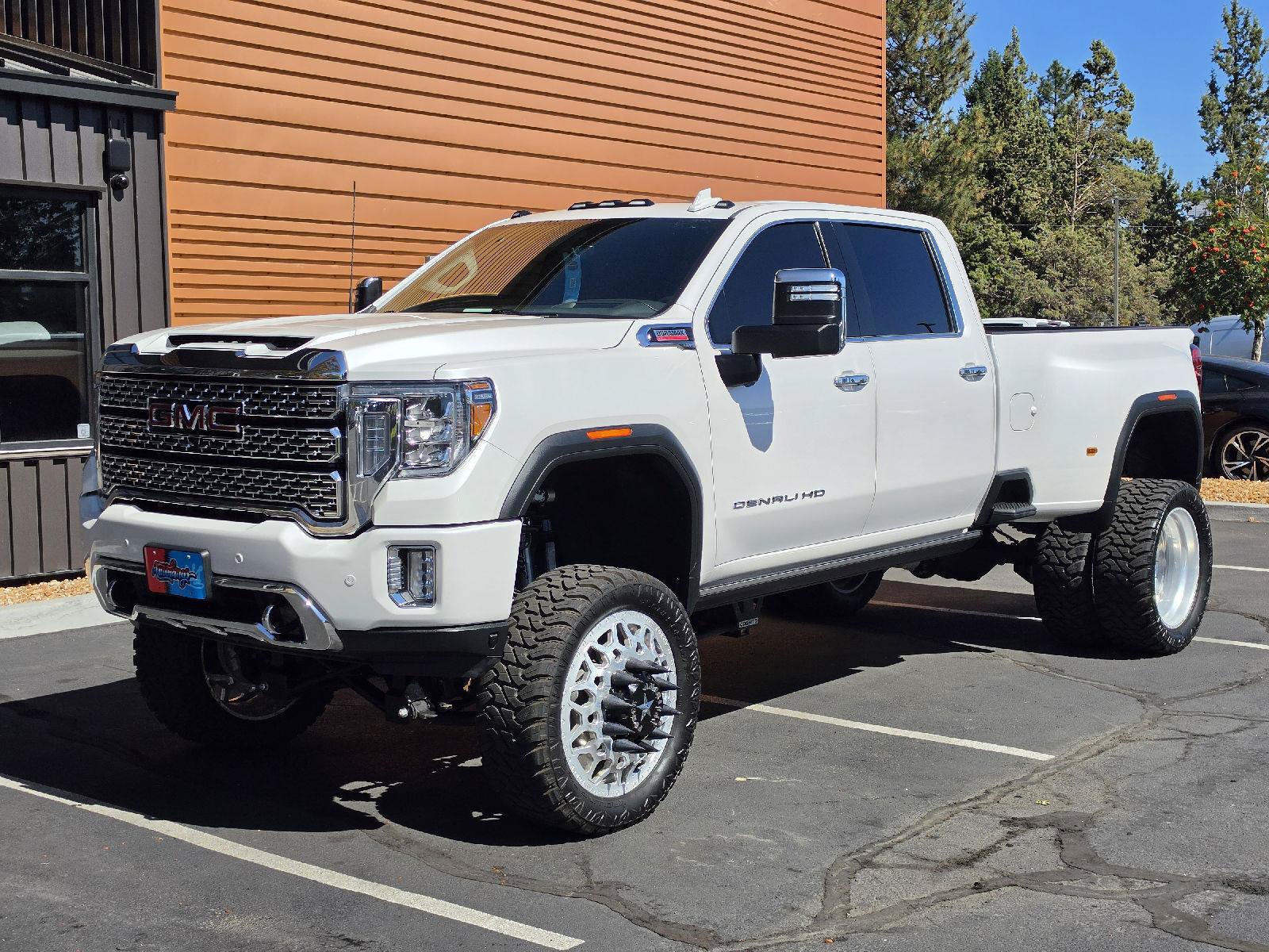Used 2022 GMC Sierra 3500 Denali w/ Denali Ultimate Package AWD/4WD image 1