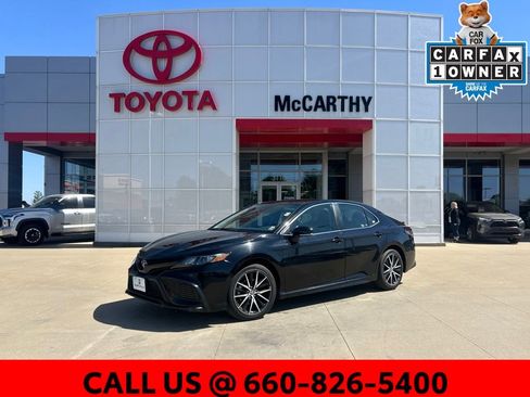 Used 2024 Toyota Camry SE FWD image 1