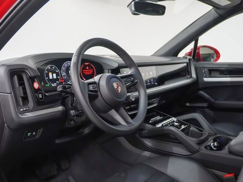 Certified 2025 Porsche Cayenne image 4