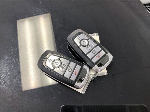 Used 2022 Ford Expedition Max Limited image 9