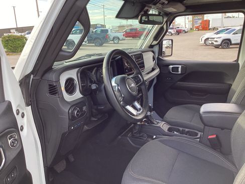 Used 2024 Jeep Wrangler Unlimited Sahara AWD/4WD image 10