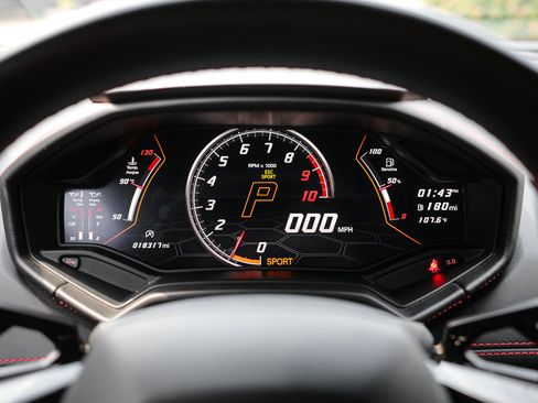 Used 2021 Lamborghini Huracan EVO RWD image 20