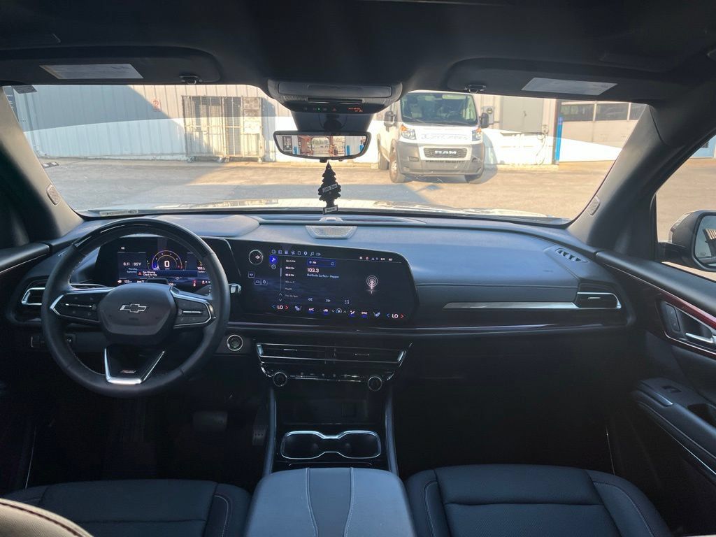 Used 2025 Chevrolet Traverse Z71 w/ Enhanced Driving Package AWD/4WD image 5