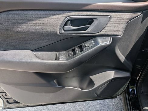 Used 2023 Nissan Rogue S AWD/4WD image 15