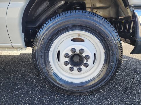 Used 2015 Ford E-350 and Econoline 350 Super Duty image 13