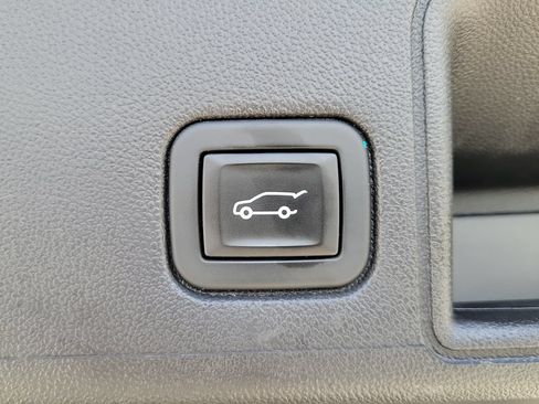 Certified 2023 GMC Terrain AT4 AWD/4WD image 9
