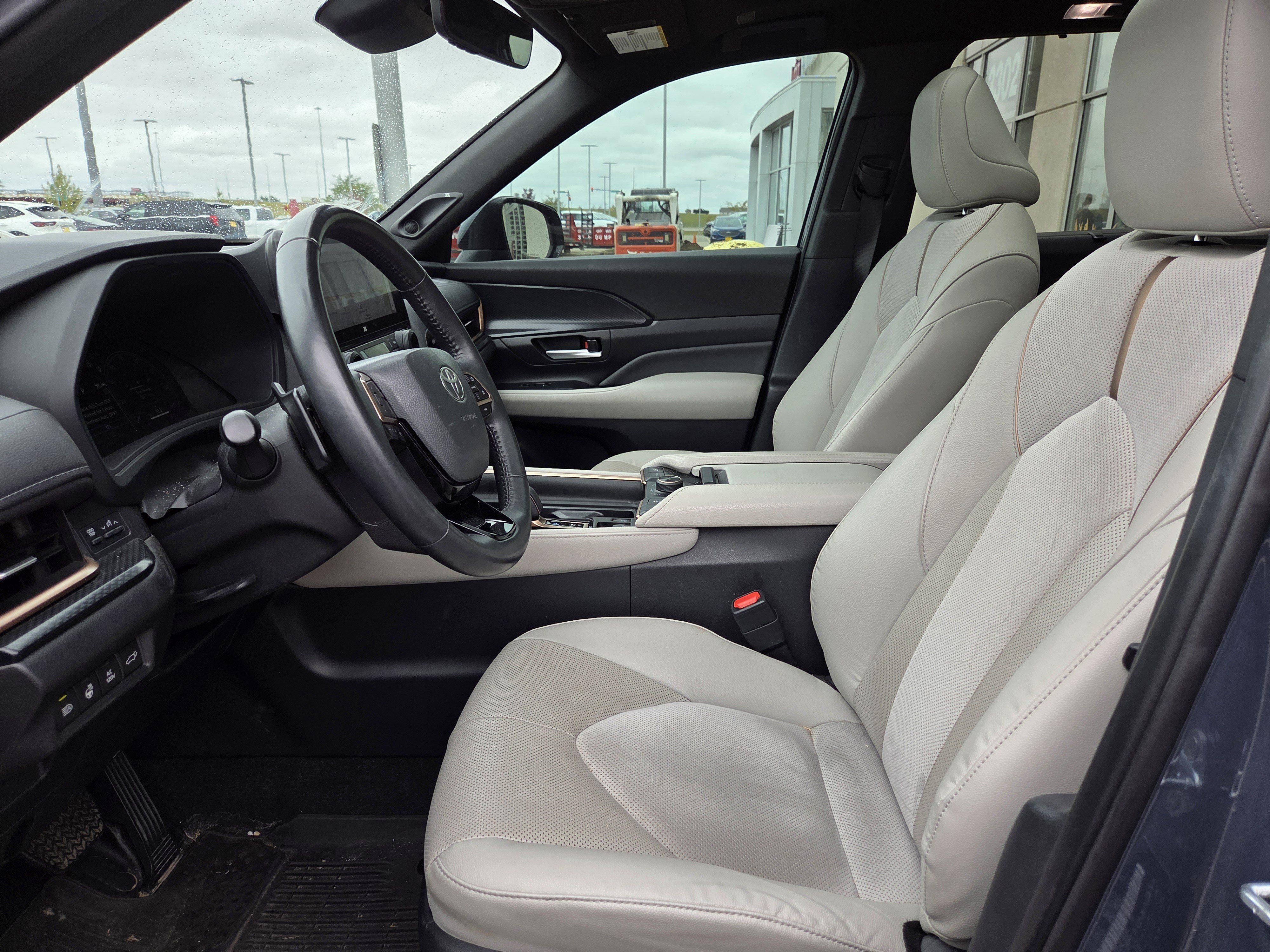 Used 2024 Toyota Grand Highlander AWD Hybrid image 8