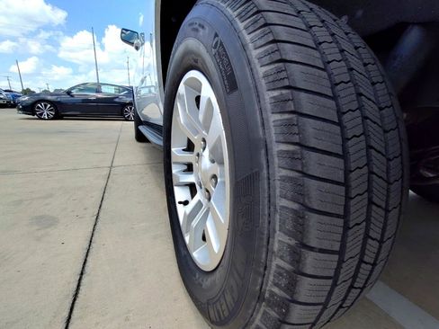 Used 2020 Chevrolet Suburban LT image 44