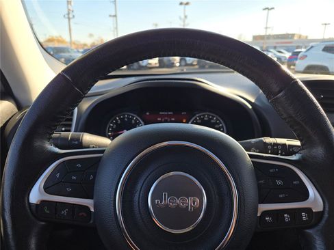 Used 2021 Jeep Renegade Latitude w/ Luxury Group I image 36