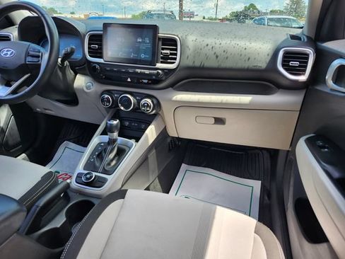 Used 2024 Hyundai Venue SEL FWD image 17