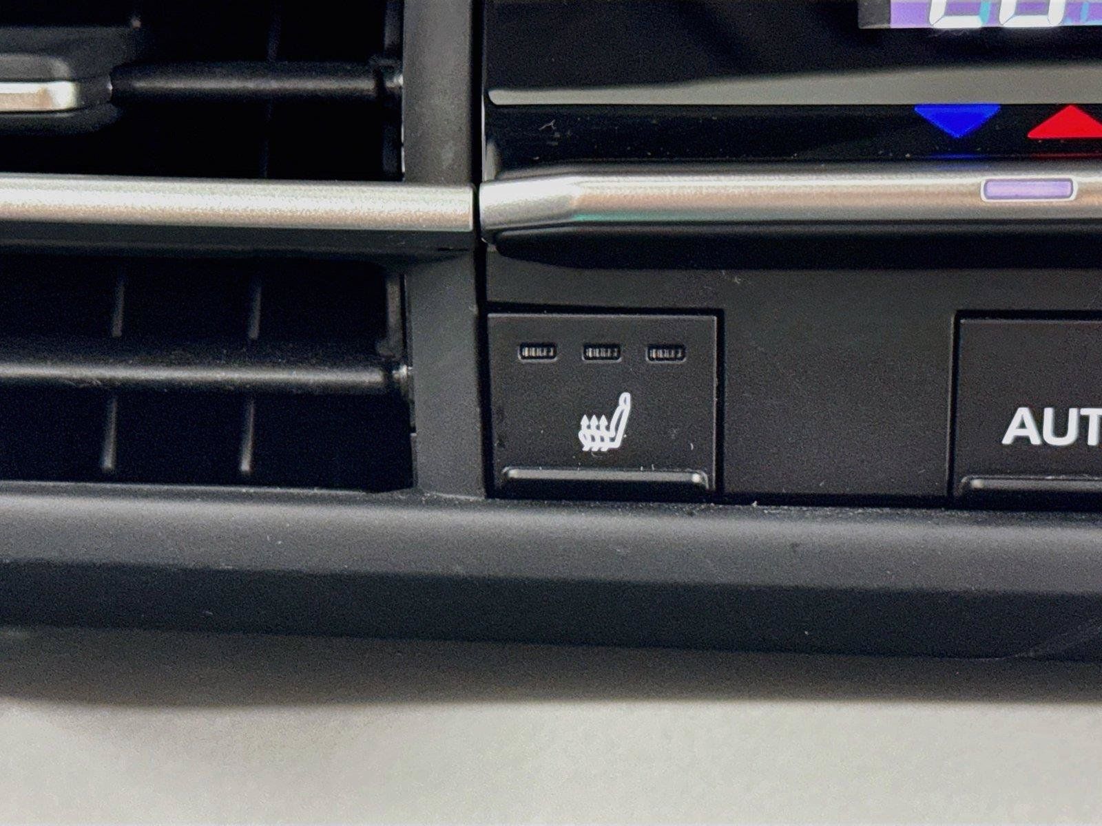 Certified 2026 Toyota Sienna XLE FWD image 8