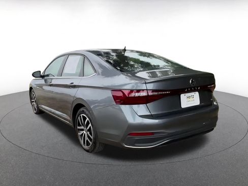 Used 2025 Volkswagen Jetta SE image 12