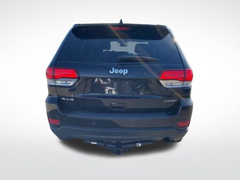 Used 2020 Jeep Grand Cherokee Laredo image 5