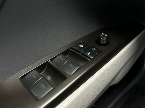 Used 2021 Toyota Camry SE image 12