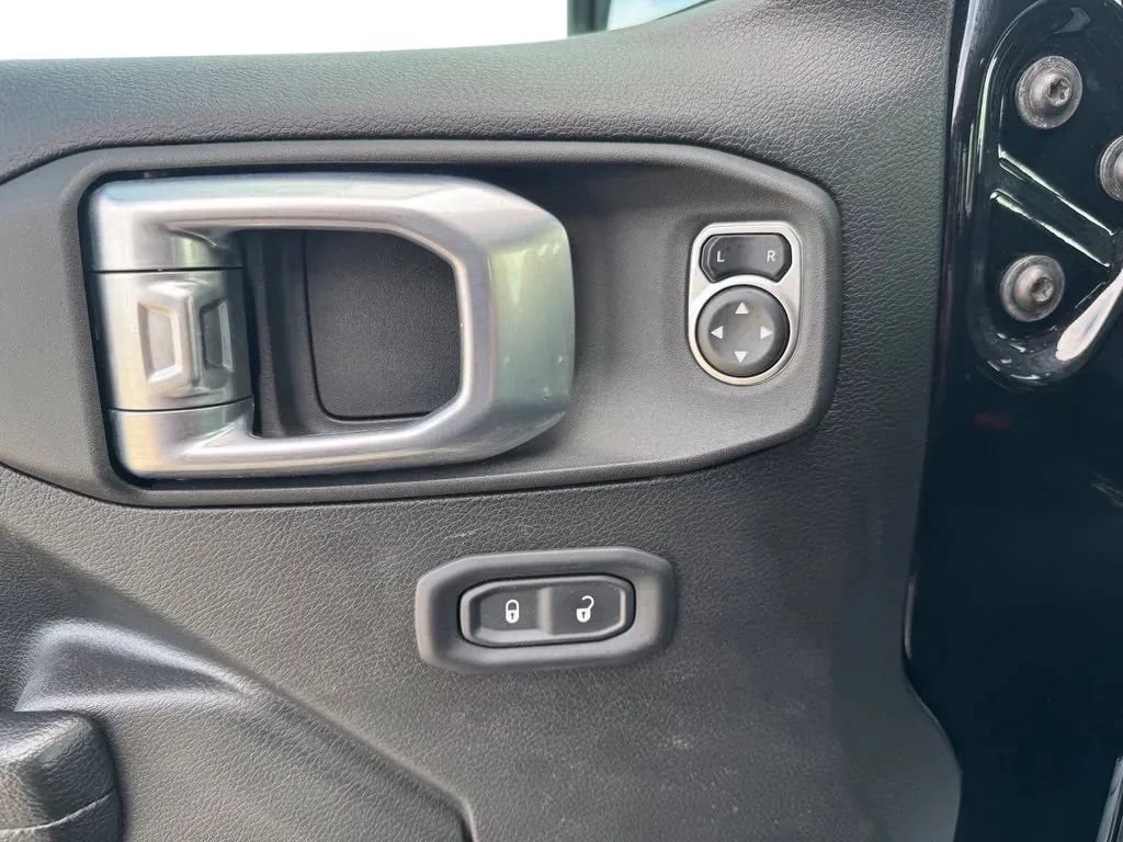Used 2022 Jeep Gladiator Rubicon w/ Auxiliary Switch Group AWD/4WD image 12