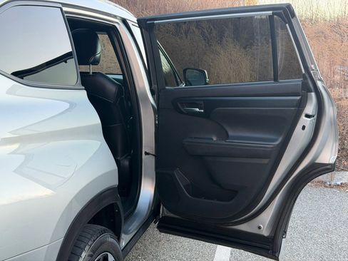 Used 2021 Toyota Highlander XSE image 17