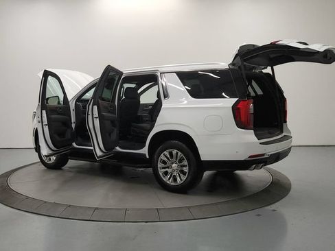 Used 2025 GMC Yukon Denali RWD image 12