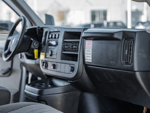Used 2009 Chevrolet Express 3500 image 21