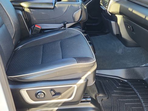 Used 2024 RAM 1500 Laramie image 13