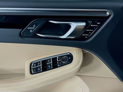 Certified 2023 Porsche Macan Turbo image 11