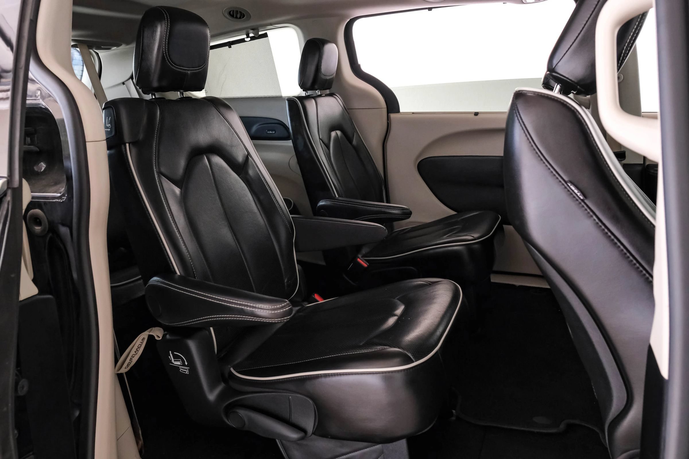 Used 2022 Chrysler Pacifica Limited FWD image 27