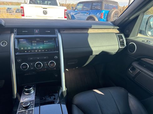 Used 2019 Land Rover Discovery HSE image 19