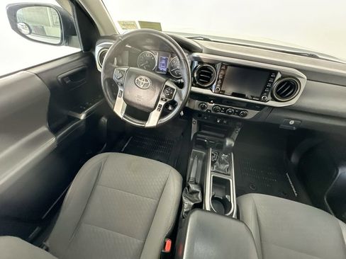 Used 2021 Toyota Tacoma SR5 AWD/4WD image 9