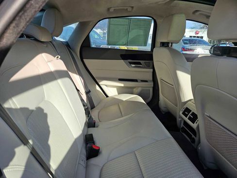 Used 2019 Jaguar XF Prestige image 30