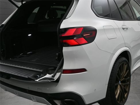 Used 2024 BMW X5 xDrive40i w/ Executive Package image 22