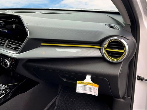 Used 2024 Chevrolet Trax LT w/ Driver Confidence Package image 18