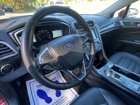 Used 2018 Ford Fusion SE w/ Fusion SE Technology Package image 18