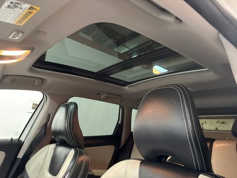 Used 2017 Volvo XC60 T5 Dynamic w/ Preferred Option Package image 32