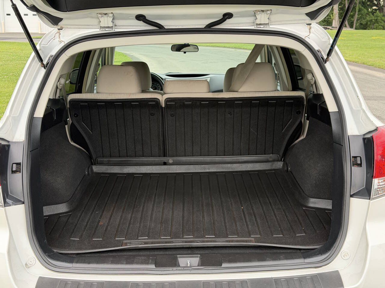 Used 2014 Subaru Outback 2.5i Premium AWD/4WD image 12