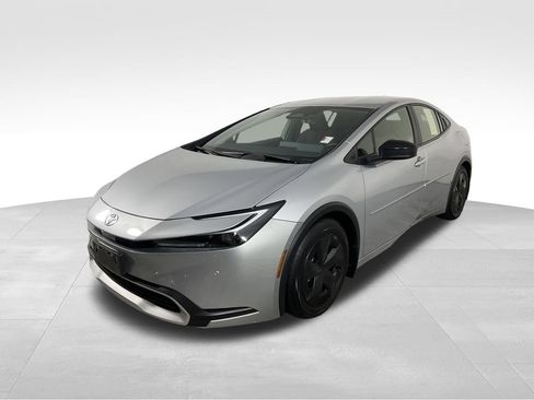 Used 2024 Toyota Prius Prime FWD image 4