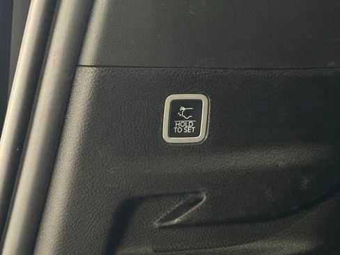 Used 2024 Jeep Wagoneer L Series II w/ Flexible Seating Group AWD/4WD image 40