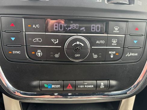 Used 2016 Dodge Grand Caravan SXT image 13