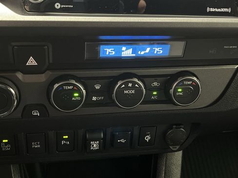 Used 2021 Toyota Tacoma TRD Sport w/ Technology Package image 19