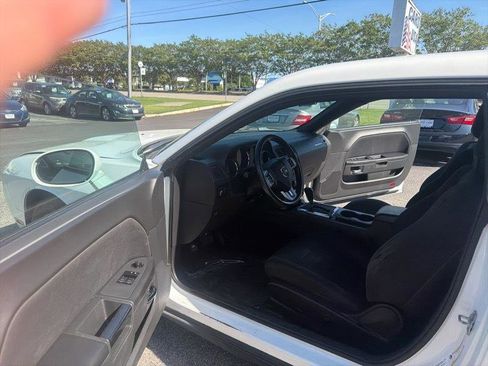 Used 2014 Dodge Challenger SXT RWD image 28