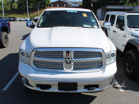 Used 2018 RAM 1500 Laramie w/ Convenience Group AWD/4WD image 2