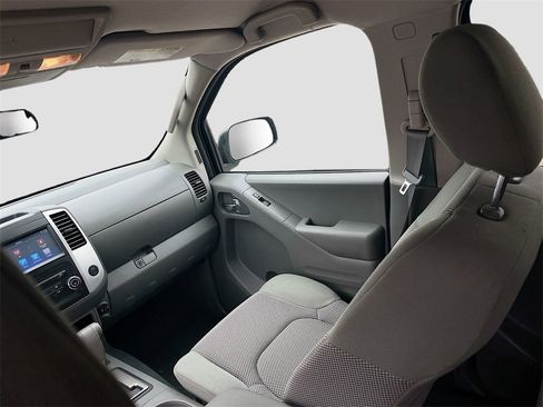 Used 2019 Nissan Frontier SV image 21