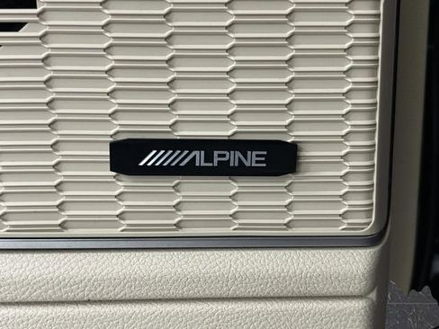 Used 2025 Jeep Grand Cherokee Limited w/ Luxury Tech Group II image 29